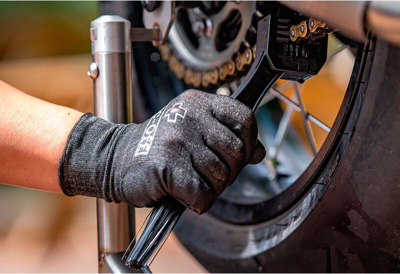 ✌️✌️ COMO LIMPIAR, ENGRASAR BIEN Y TENSAR CORRECTAMENTE LA CADENA DE LA MOTO PASO A PASO EN EL 2024